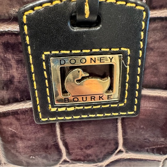 DOONEY & BOURKE CROC EMBOSSED COGNAC W/BLACK ACCENTS LEATHER TOTE SHOULDER BAG - Picture 4 of 16